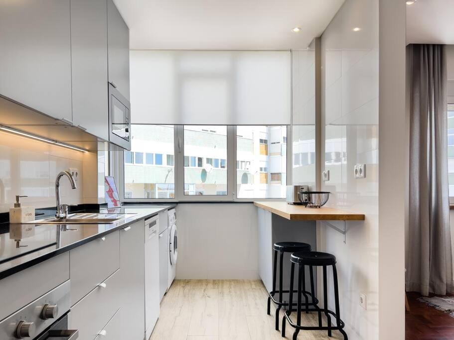 Ferienwohnung Olaias Lisbon 2 Bed Near Metro 2 Exterior foto
